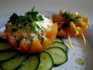 Pomodoro ripieno con formaggio di pecora Pomodoro ripieno con formaggio di pecora