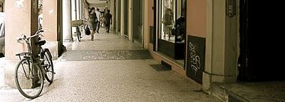 a piedi per via San Felice, Bologna