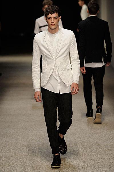 Sfilata Neil Barrett Spring 2011