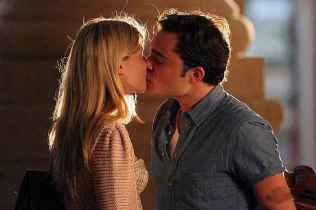 ed-westwick-clemence-poesy-kissing-02