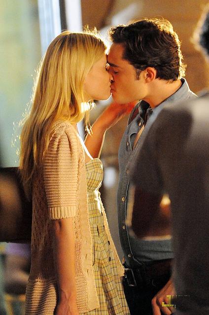 ed-westwick-clemence-poesy-kissing-03