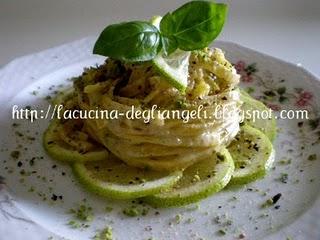 Tagliolini al limone con pistacchi di bronte e pesto alla genovese