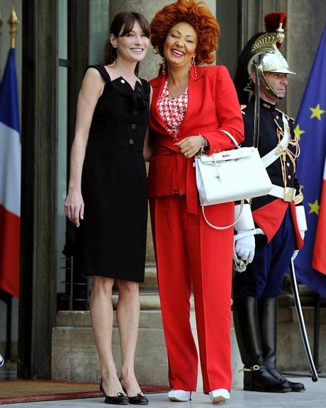 arla Bruni-Sarkozy (L) welcomes Cameroun's First Lady Chantal  Biya