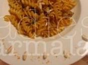 Fusilli riso curcuma, pinoli vongole gluten free