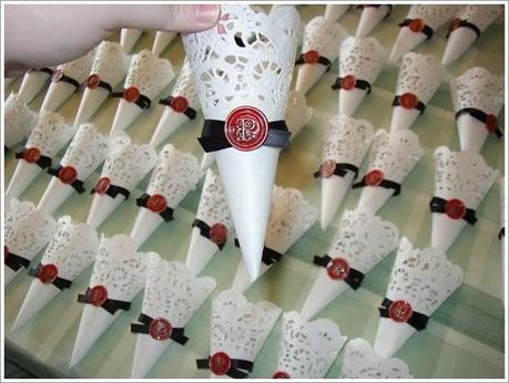 DIY: doily cone...