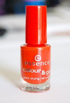 A close up on make up n°17: Essence, smalto Colour & Go n° 46 Wake up!