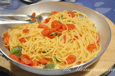 Penne con zucchini fritti e spaghetti con pomodorini confit