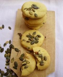 Biscotti al mais con semi di zucca decorticati e miele di Zagara