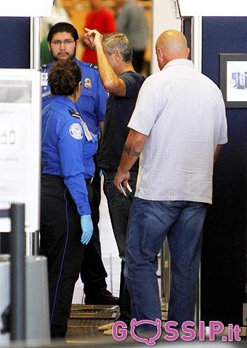 LAX: George Clooney è atterrato e perquisito