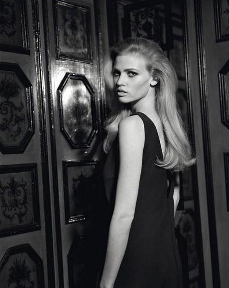 Lara Stone by Alasdair McLellan per SELF SERVICE S/S 2011