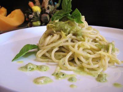 IL SETTE E L'OTTO. UNA NOTTE PER NULLA UGUALE AD UN'ALTRA - SPAGHETTI CON PESTO DI BASILICO E MELISSA - SPAGHETTI WITH BASIL AND LEMON BALM PESTO