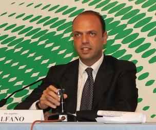 ALFANO LAVORA A CASA MODERATI