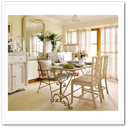 Appuntamento al cottage: Trish Wheeler's shabby chic terrace house...