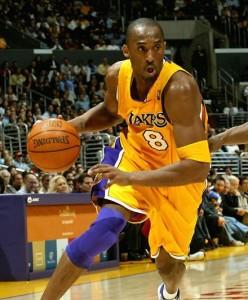 NBA: Kobe Bryant si trasforma in calciatore per beneficenza !