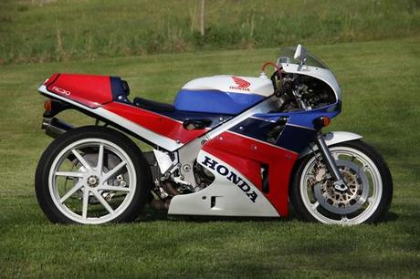 Speciale Honda VFR 750 R Rc30