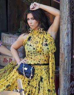 Kim Kardashian in Dolce & Gabbana su ‘Harper’s Bazaar’ Arabia