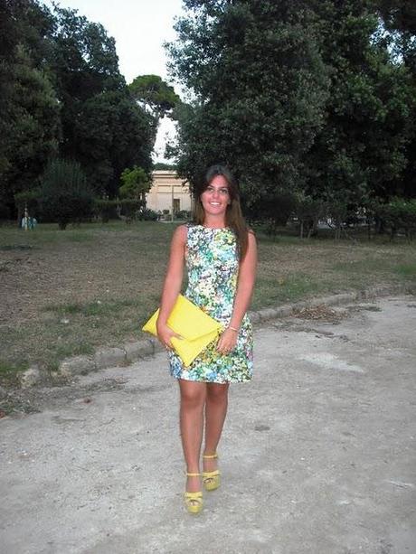 Flower dress and yellow details