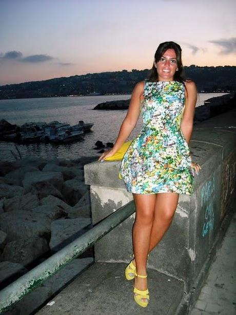 Flower dress and yellow details