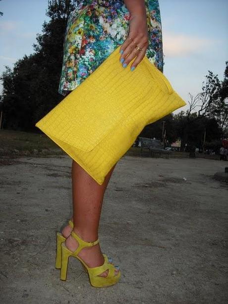 Flower dress and yellow details