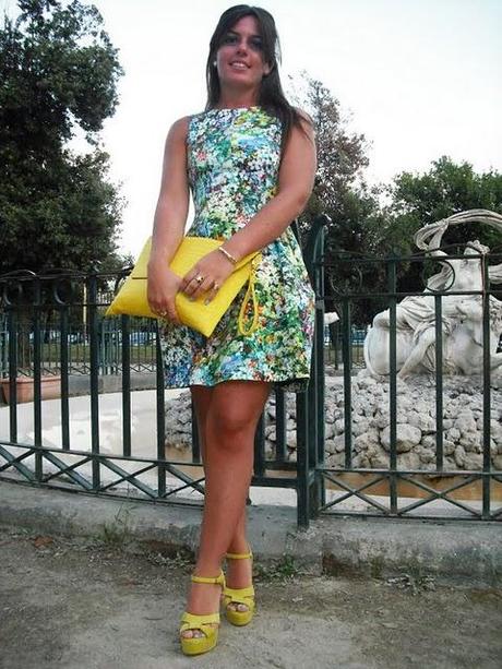 Flower dress and yellow details