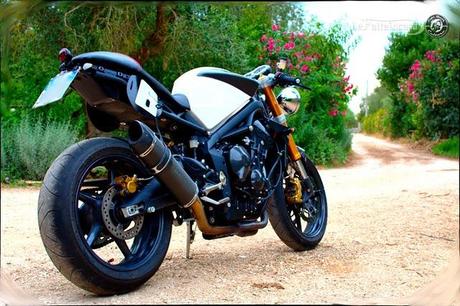 Le Fatteincasa : Street Triple by  Robi M