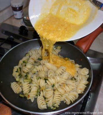 CARBONARA VEGETALE CON ZUCCHINE