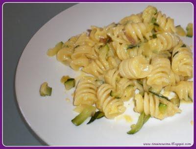 CARBONARA VEGETALE CON ZUCCHINE