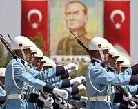 TURCHIA: E' DI NUOVO SCONTRO TRA MILITARI E GOVERNO ERDOGAN