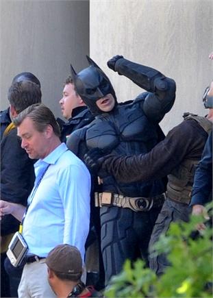 Batman contro Bane: le foto scattate alle prime scazzottate