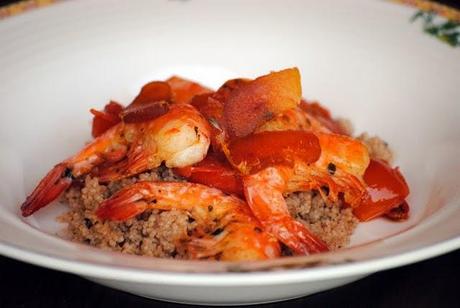 Cous-cous integrale con gamberi al salto e bottarga di muggine