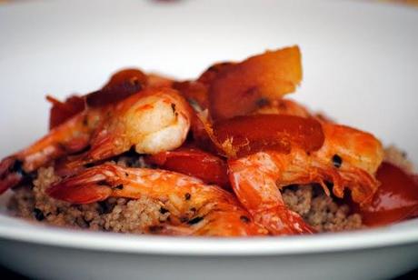 Cous-cous integrale con gamberi al salto e bottarga di muggine