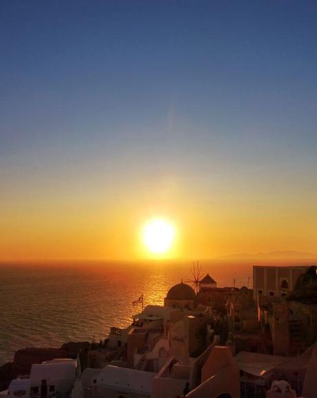 Santorini: l’isola dei tramonti più belli del mondo.