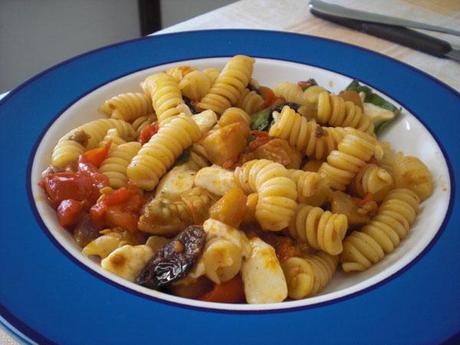 Capricci di Fusilli: melanzane, pomodorini e mozzarella