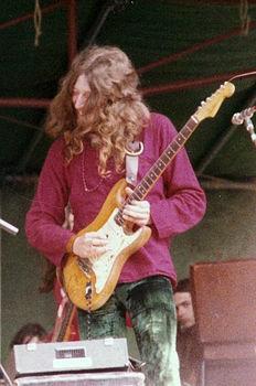 http://upload.wikimedia.org/wikipedia/commons/thumb/d/d8/SteveHillage1974.jpg/232px-SteveHillage1974.jpg