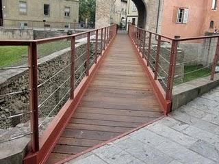 La passerella di Piazza Grandi ed il Ponte Romano