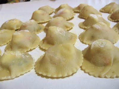 IL POSTINO SUONA PER ALICE GINEVRA - CAPPELLACCI RIPIENI DI GAMBERI, ZUCCHINE E CAPRINO, AL SALMONE E FINOCCHIO SELVATICO