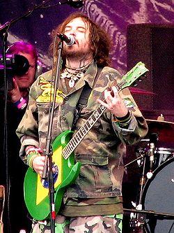 http://upload.wikimedia.org/wikipedia/commons/thumb/6/64/Soulfly-max-2005.jpg/250px-Soulfly-max-2005.jpg
