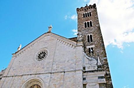 Walkning on the roads of Sarzana