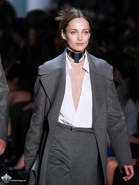 THE AGE OF MINIMALISM : CHOKER TREND