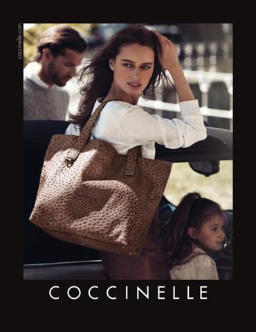 ACCESSORI | Coccinelle e la Mila Bag stampa struzzo