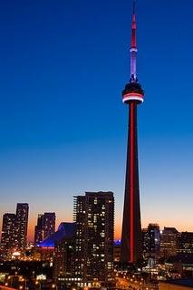 Sulla torre di Toronto il vuoto è un girotondo