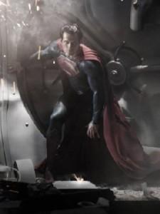 Superman rinasce ad interpretarlo è Henry Cavill. Nuova tuta ipertecnologica per il supereroe 