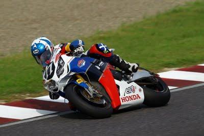 8 HOURS SUZUKA . THE WINNER CBR TT LEGENDS ENDURANCE TEAM