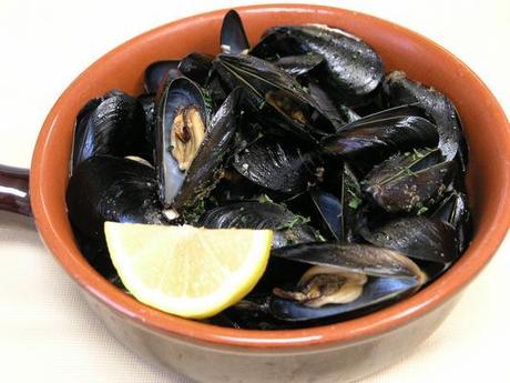 Cozze alla marinara con vino bianco