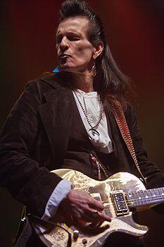 http://upload.wikimedia.org/wikipedia/commons/thumb/0/01/2008-02-26_Willy_deVille.jpg/233px-2008-02-26_Willy_deVille.jpg