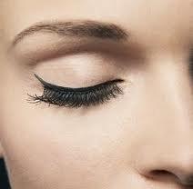 Seduzione senza tempo: l' eyeliner