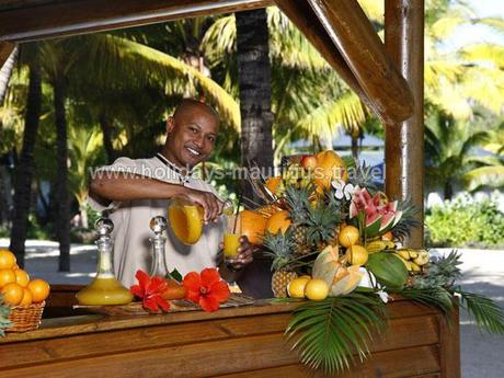 View_of_the_barman_preparing_a_special_cocktail_at_la_plantation_resort_and_spa_mauritius