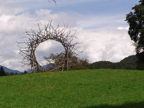 Arte Sella è una manifestazione internazionale di arte contemporanea che si svolge nei boschi della Val di Sella.