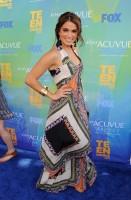 nikki reed - etro (con scarpe giuseppe zanotti e clutch salvatre ferragamo))