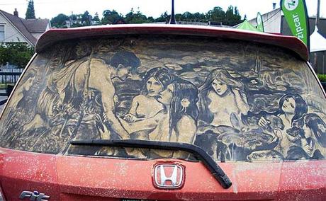 Dirty Car Art ovvero come trasformare un auto molto sporca in un arte.